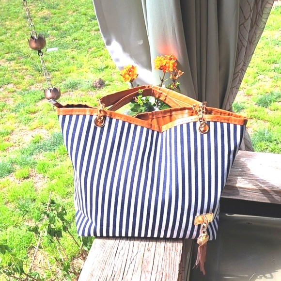 NEW Beach Bag or Shoulder Bag. Screams ☀️ Summer - Picture 3 of 7